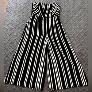 *** SOLD ***EUC H&M Black & white striped strapless cropped jumpsuit size 8